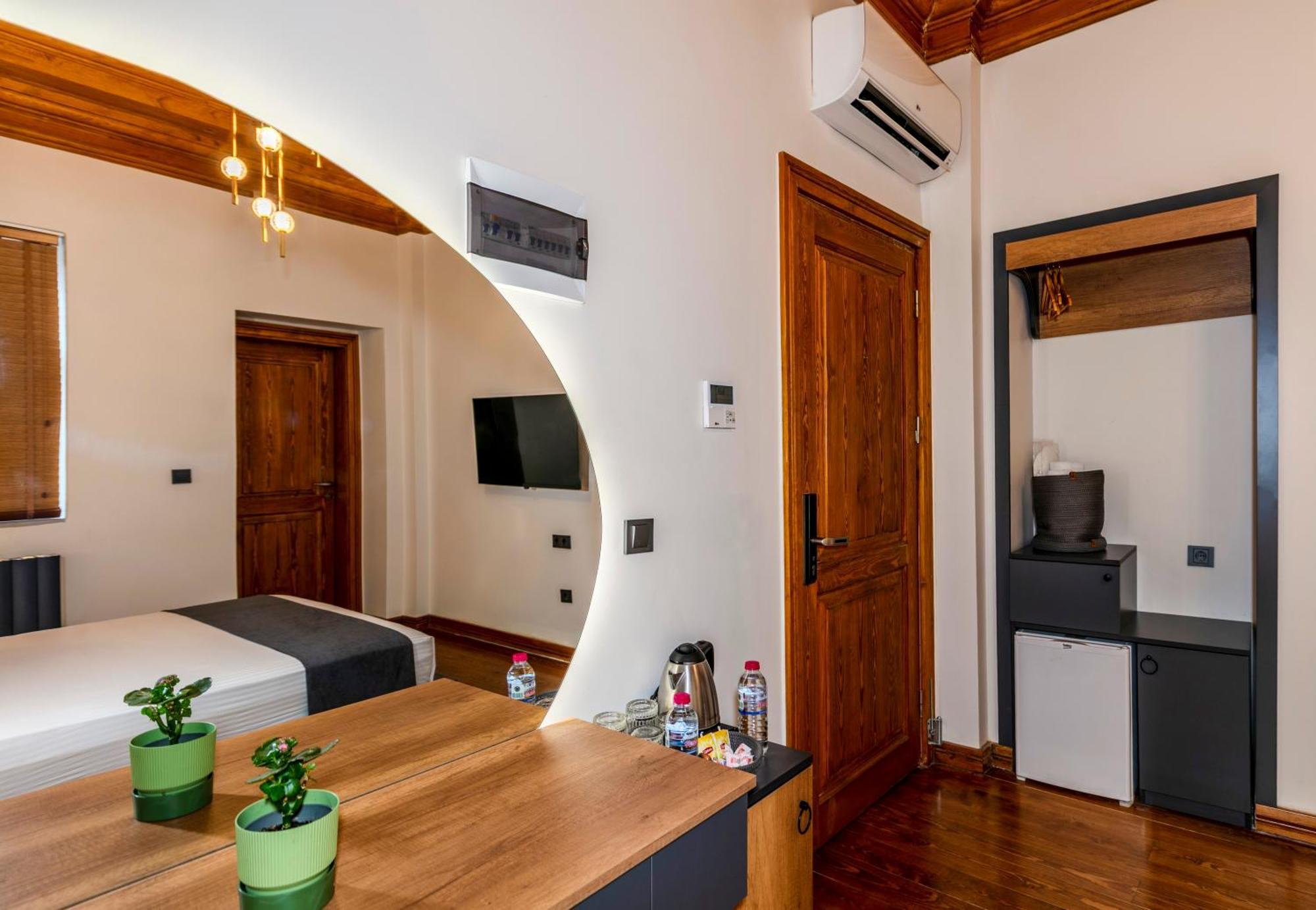 Elmira Pera Hotel & Spa - Special Class Istanbul Bagian luar foto